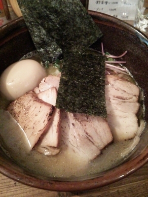 「今日はちょっとリッチな飯野さんのらーめん1100円」@ラーメン酒場 晴江戸の写真