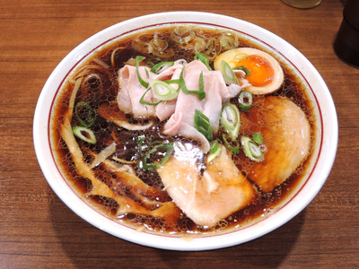 「「いわしそば｣390円、｢中華そば｣750円」@寿製麺よしかわ 川越店の写真