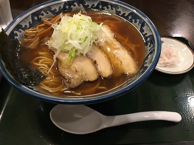 「肉入り中華そば大盛」@井戸端よしおの写真