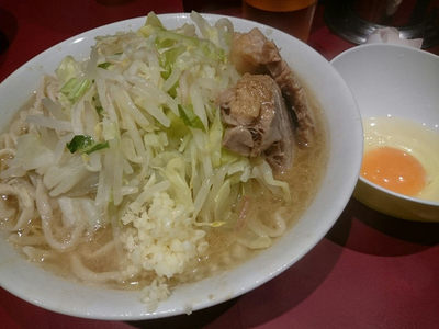 「小ラーメン、生玉子」@ラーメン二郎 荻窪店の写真