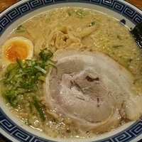 炊出し豚骨醤油麺