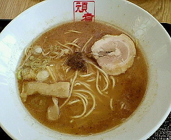 「濃厚魚介ラーメン　８００円」@GANJA RAMENの写真