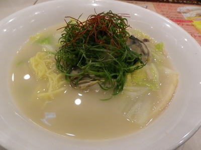 「広島産牡蠣と九条ネギの白湯ラーメンと餃子3個セット」@バーミヤン みなとみらい店の写真