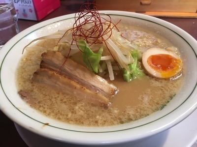 「期間限定 こってり中華とんこつ醤油味らーめん ¥730」@麺屋なるきす 府中店の写真