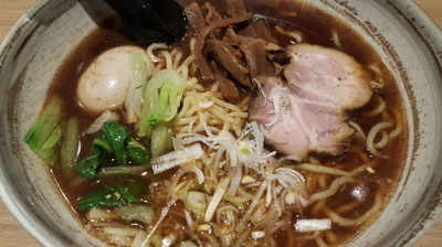 「黒濃ラーメン+煮玉子」@しゅうまい屋の写真