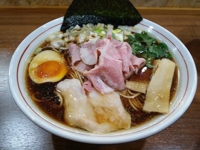 「煮干しそば　黒醤油」@寿製麺よしかわ 川越店の写真