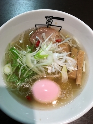 「塩そば750円、桜エビ煮玉子110円、日替りランチ（角煮丼）10」@中華そば 光らーめん 田端店の写真