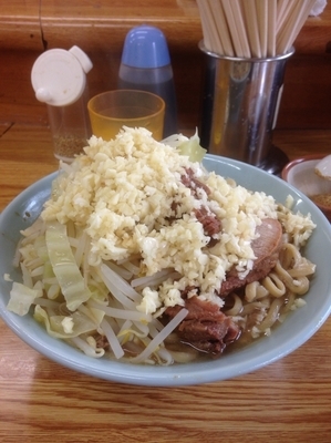「ラーメン（ニンニクましまし アブラ少なめ）＋魚粉」@ラーメン そらの写真