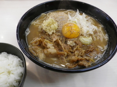 「肉らーめん白飯セット」@日の出らーめん 炎上の写真