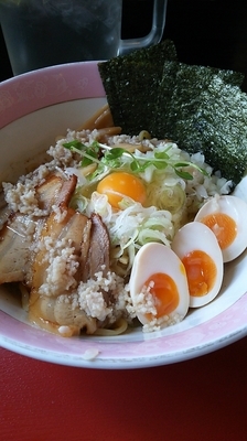 「まぜそば特製(全部のせ)」@ラーメンハウスにぼ兄弟の写真