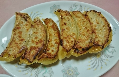 「餃子（6個） 400円」@赤のれんの写真