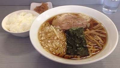 「ラーメン大盛＋ライス(小)650円＋100円」@でんでんの写真
