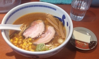 「みそらーめん(期間限定)＋カルピスバター＋煮干し飯(小)」@たけちゃんにぼしらーめん 調布店の写真