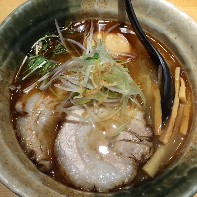 「味玉焼きあご塩らー麺¥900」@焼きあご塩らー麺 たかはし 新宿本店の写真