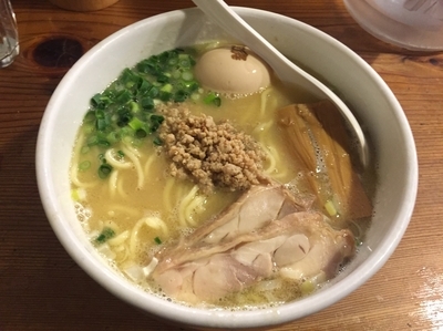 「白鶏ラーメン 大盛(My箸で味玉) 780円」@鶏の穴の写真