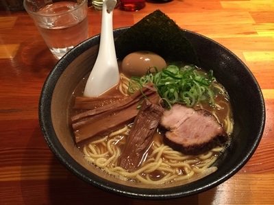 「濃厚魚介らーめん(中盛、味玉サービス) 830円」@瞠 池袋店の写真