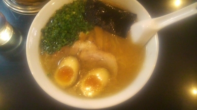 「特製らーめん＋味玉」@らーめん 茂木の写真