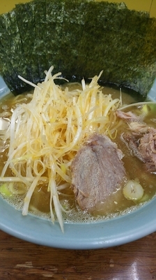 「ネギラーメン海苔増し(脂多め、麺固め)」@まこと家の写真
