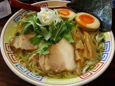 「【限定】あっさり煮干し出汁の白しょう油らあめん（大盛）」@煮干しらあめん 燕黒の写真