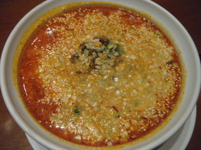 「担々麺(辛く)850円+ビール」@美味餐庁の写真