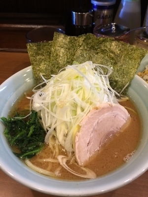 「並ラーメン（650円）　＋ネギ（110円）」@横浜家系ラーメン 五十三家の写真