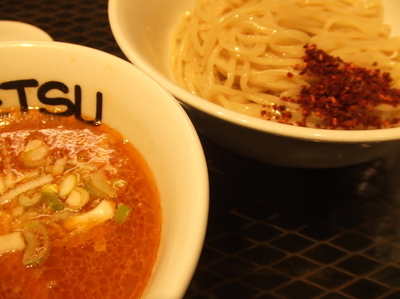 「辛つけめん　９２０円」@つけめんTETSU 横浜ランドマークプラザ店の写真