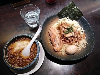 「角煮特製濃厚つけ麺＋黒辛ねぎ・味玉」@東京豚骨拉麺 ばんから 新宿歌舞伎町支店の写真