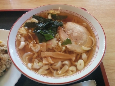 「らーめん450円+ランチチャーハン200円、かき揚げ100円」@角初そばの写真