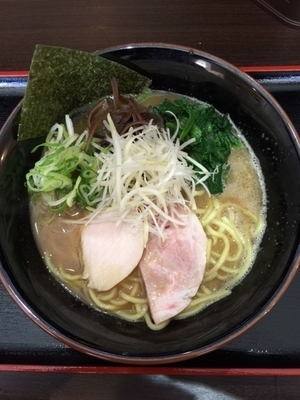 「鶏煮干しラーメン」@麺屋しめ丸の写真