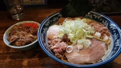 「油そば　温玉ネギ多め＋牛スジ丼ミニ」@兎に角 松戸店の写真