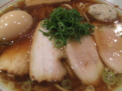 「特製醤油そば ９８０円」@地球の中華そばの写真