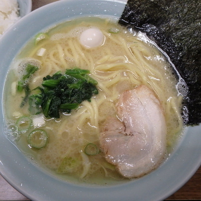 「塩ラーメン(並)(650円)(硬め)、ライス小(100円)」@ラーメン壱六家 磯子本店の写真