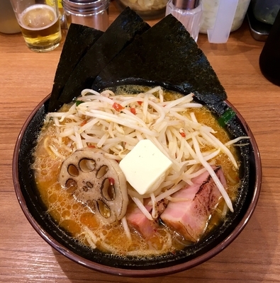 「味噌ラーメン 880円」@横浜家系ラーメン まくり家 川崎店の写真
