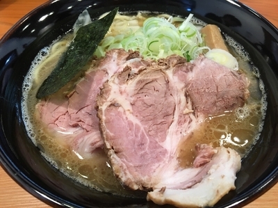 「【限定】豚骨醤油ラーメン800円、チャーシュー増300円」@麺 一直の写真