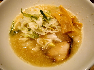 「京都鶏ガラとんこつ 醤油らーめん 麺硬め」@よってこや 恵比寿本店の写真