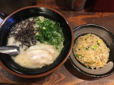 「ラーメン600円+半チャーハン200円」@元祖博多中州屋台ラーメン 一竜の写真