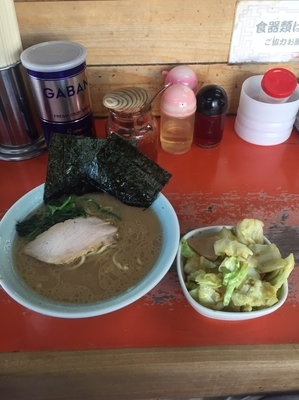 「ラーメン並700円硬め濃いめ、キャベチャ100円」@ラーメン林家 木更津店の写真