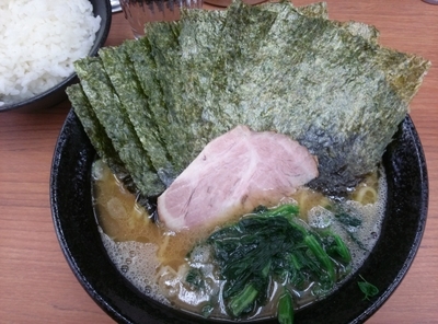 「ラーメン並650円  海苔増し50円  無料ライス大」@横浜らーめん 若武者の写真