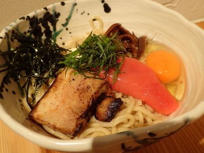 「ウメとタラとタマのまぜそば」@自家製麺 うろたの写真