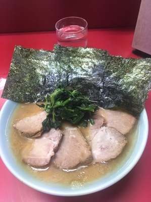 「チャーシュー麺930円、硬め濃いめ」@横浜家系ラーメン 末広家の写真