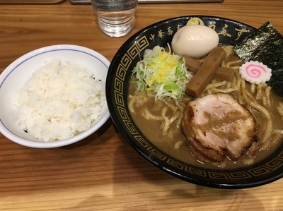 「味玉そば（小）＋白飯」@中華蕎麦うゑずの写真