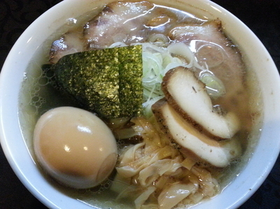 「地鶏ラーメン塩チャーシュー950円+味玉」@地鶏ラーメン はるくの写真