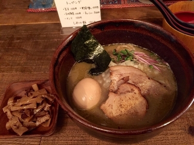 「玉子入り飯野さんのラーメン＋メンマ  900＋100円」@ラーメン酒場 晴江戸の写真