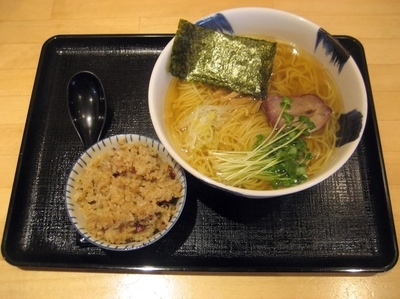「支那そば760円＋ミニ炒飯150円」@饂飩すずらんの写真