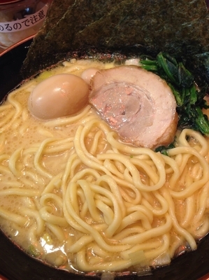 「ラーメン ライス自由」@横浜家系ラーメン 壱角家 田町店の写真