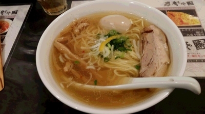 「鬼塩ラーメン＋たまご」@鬼そば 藤谷の写真