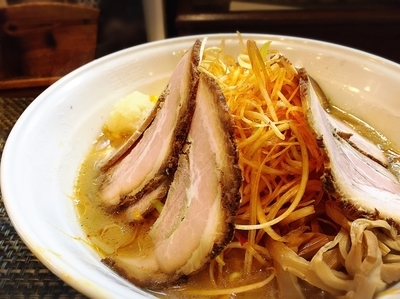 「みそらぁめん全部入り」@旭川らあめん ひでまるの写真