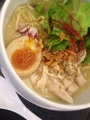 「鶏白湯塩そば」@蔭山樓 ららぽーと富士見店の写真