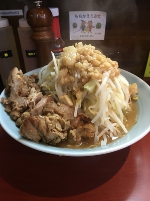 「小らーめん 750円 ブタ増し 150円」@立川マシマシ 神田駅前店の写真