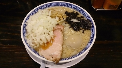 「味玉中華そば＋玉ねぎ」@背脂煮干中華そば 心やの写真